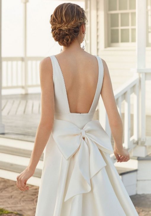 rosa-clara-2020-cumey-classic-mikado-wedding-dress-with-bow-back_02